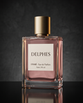 Delphes — Eau de Parfum, flakón v dusty rose